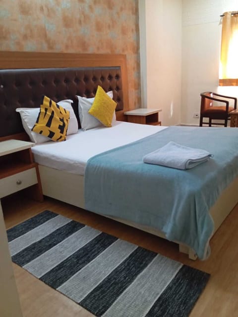 Deluxe Double Room | Iron/ironing board, free WiFi