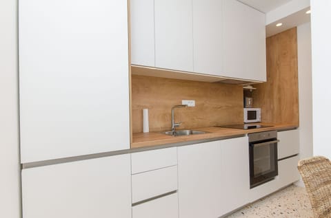 Apartment (A1) | Private kitchen | Oven, electric kettle, toaster