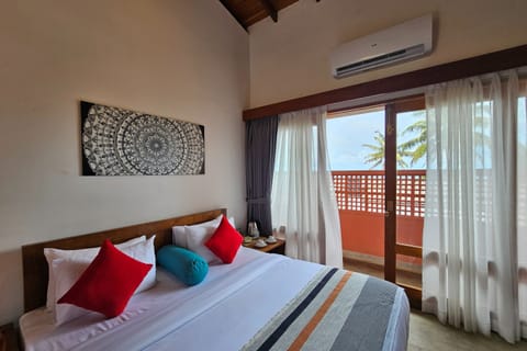 Grand Studio, Private Bathroom, Ocean View | Hypo-allergenic bedding, individually furnished, desk, free WiFi