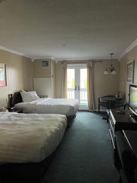 Basic Room, 2 Double Beds, Lake View | Iron/ironing board, free WiFi, bed sheets