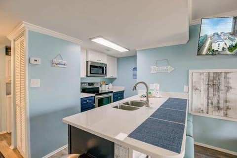 Condo, 1 King Bed with Sofa bed (Sugar Beach 301) | Private kitchen | Oven