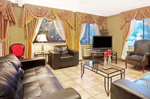 Standard Room, 1 Queen Bed, Accessible, Non Smoking | Interior detail