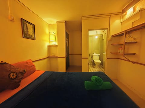 Deluxe Double Room with Air-conditioner | Bathroom | Shower, rainfall showerhead, free toiletries, towels