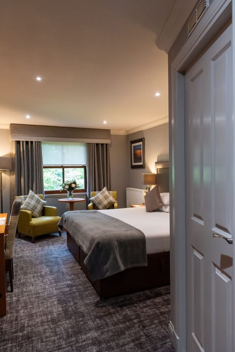 LODGE | In-room safe, desk, iron/ironing board, free cribs/infant beds