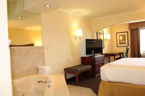 Suite, 1 Bedroom, Jetted Tub | Premium bedding, down comforters, pillowtop beds, minibar