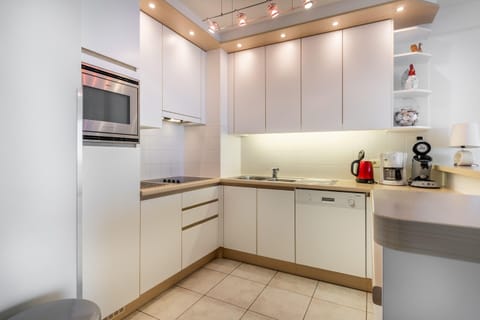 Apartment | Private kitchen | Microwave