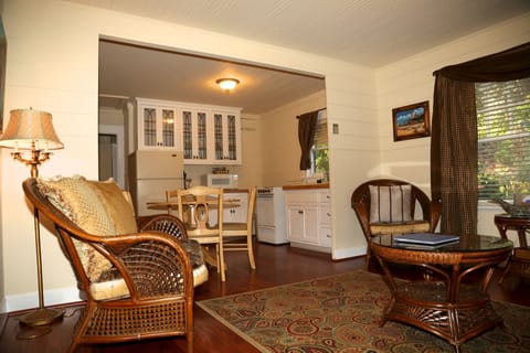 Carriage House (Pets Allowed) | Living room | Flat-screen TV