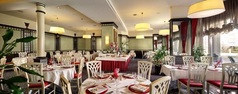 Daily buffet breakfast (CHF 30 per person)