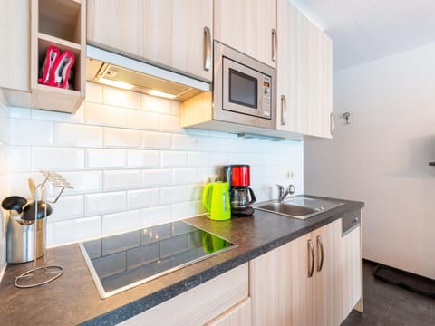 Apartment | Private kitchen | Electric kettle, toaster