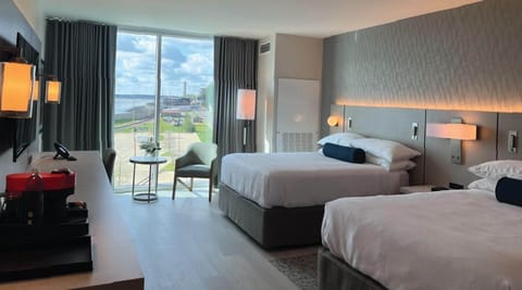 Grand Riverview Two Queen Room | Premium bedding, pillowtop beds, in-room safe, desk