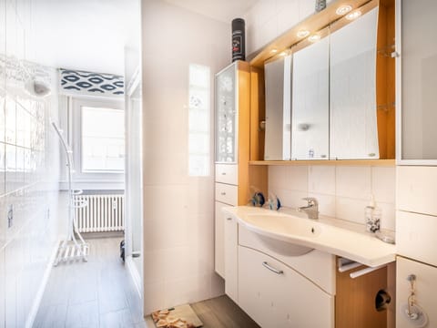 Apartment | Bathroom