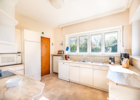 Villa | Private kitchen | Electric kettle, toaster