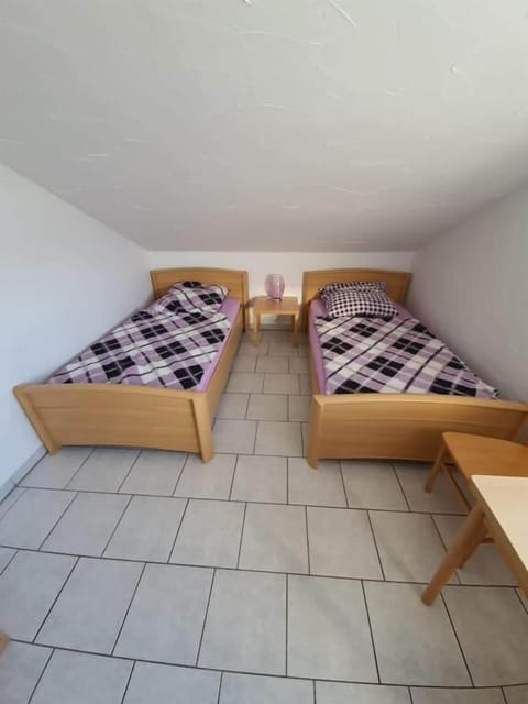 Basic Twin Room | Desk, free WiFi, bed sheets