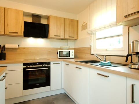 House | Private kitchen | Electric kettle, toaster, highchair