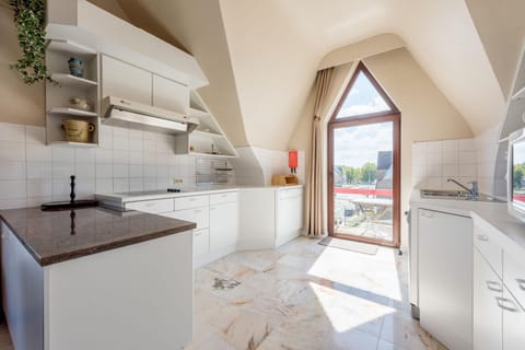 Apartment | Private kitchen | Electric kettle, toaster