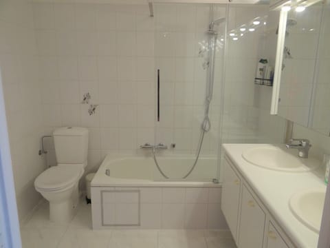 Apartment | Bathroom