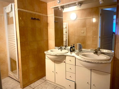 Superior Room | Bathroom | Shower, hair dryer, towels, soap