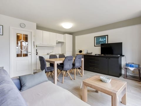 Apartment | Private kitchen | Microwave, coffee/tea maker