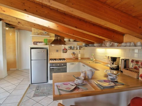 House | Private kitchen | Electric kettle, toaster, highchair