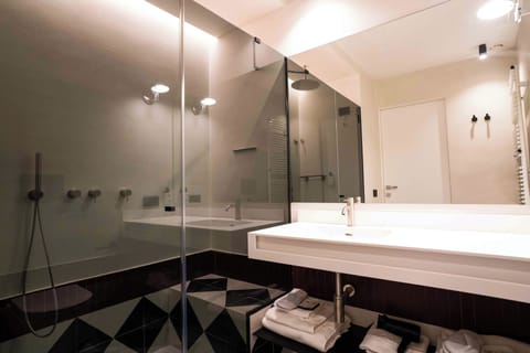 Deluxe Room, Balcony, City View | Bathroom | Shower, hair dryer, towels, soap