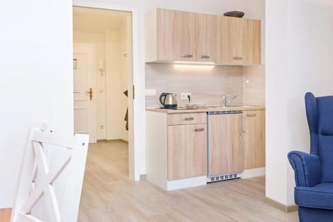 Appartement Erdgeschoss (24/01 | Private kitchen | Full-size fridge, highchair, cleaning supplies