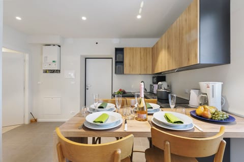 Standard Apartment, 1 Bedroom (Appartamento 30 NODI Torbole) | Private kitchen | Fridge, microwave, oven, stovetop