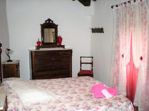 House | 2 bedrooms, individually furnished, iron/ironing board, bed sheets