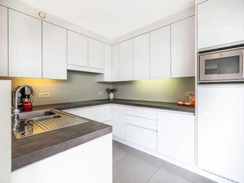 Apartment | Private kitchen | Electric kettle, toaster