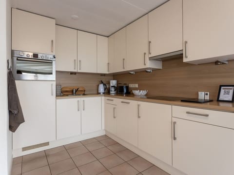 House | Private kitchen | Electric kettle, toaster, highchair