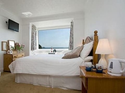 Standard Double Room, Ensuite, Sea View | WiFi