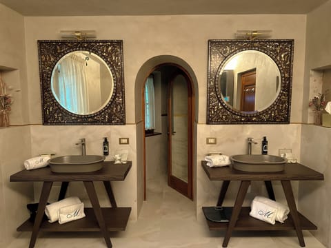 Suite, Garden View | Bathroom | Separate tub and shower, rainfall showerhead, free toiletries