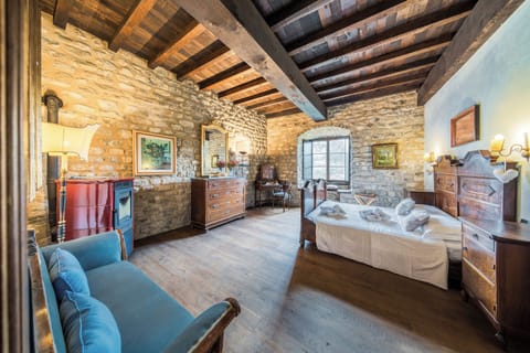 Classic Double Room | In-room safe, desk, free WiFi