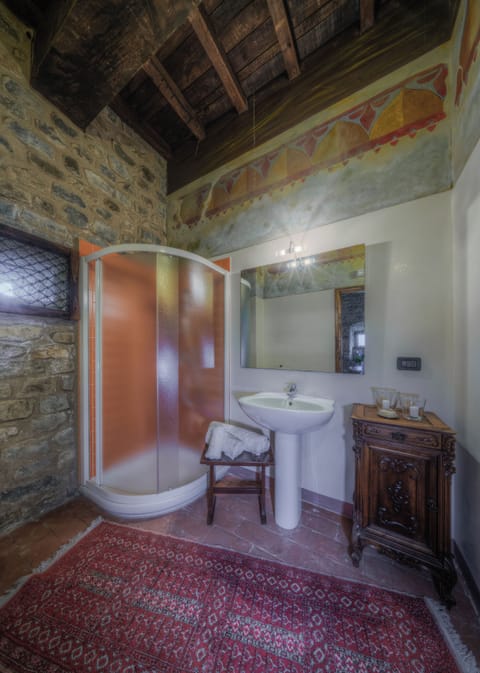 Shower, hair dryer, slippers, bidet