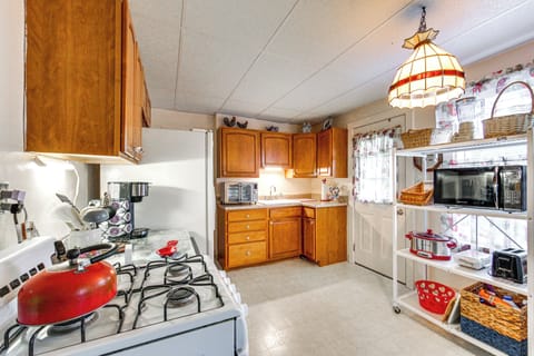 House (2 Bedrooms) | Private kitchen | Microwave, oven, stovetop, dishwasher