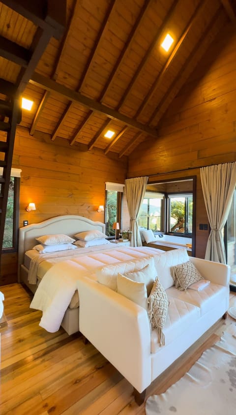 Romantic Chalet, 2 Bedrooms, Non Smoking | Egyptian cotton sheets, premium bedding, individually decorated