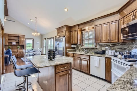 Superior House, Mountain View | Private kitchen | Highchair