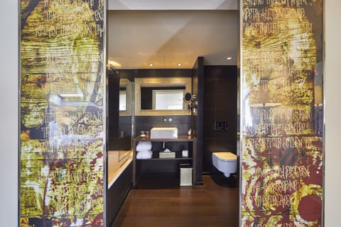 Deluxe Suite, Terrace (Oasis Terraza) | Bathroom | Free toiletries, hair dryer, slippers, towels