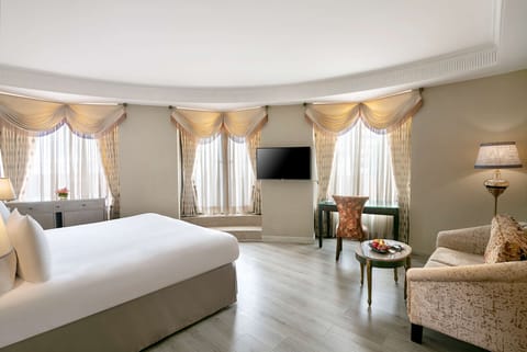 Suite (Crescent, with Lounge Access) | Premium bedding, down comforters, minibar, in-room safe