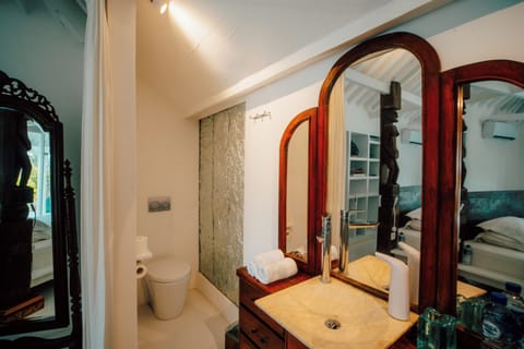 Joglo 2 | Bathroom | Towels