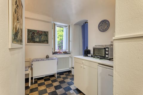 Family Apartment, 1 Bedroom (La Finestra Sul Giardino) | Private kitchenette | Fridge, stovetop, coffee/tea maker, electric kettle