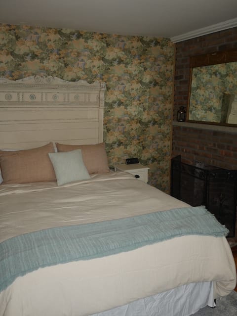 Double Room, Ensuite (The ABBOT Room)