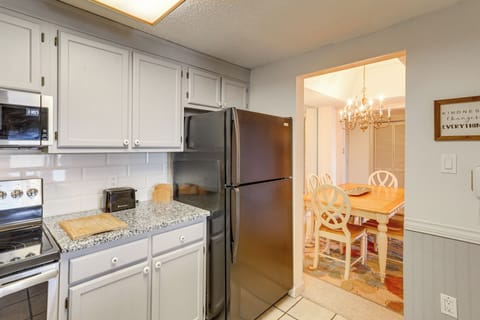 Apartment (2 Bedrooms) | Private kitchen | Microwave, oven, stovetop, dishwasher