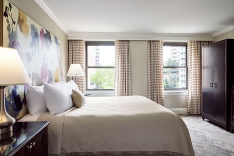 Premier Suite, 1 Bedroom | Egyptian cotton sheets, premium bedding, pillowtop beds, in-room safe