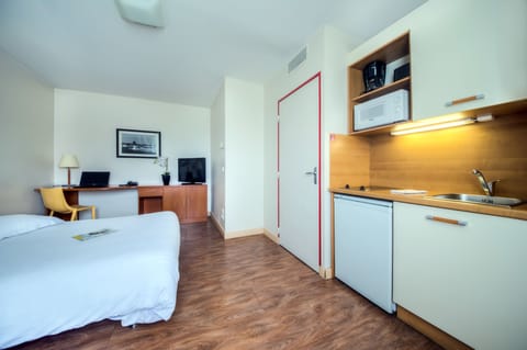 Studio Double Or Twin | In-room safe, desk, soundproofing, iron/ironing board