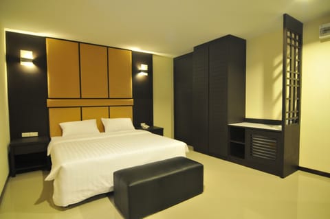 Standard Double Room | In-room safe, desk, free WiFi