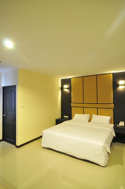 Superior double bed | In-room safe, desk, free WiFi