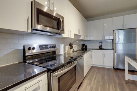 Comfort Apartment, 2 Bedrooms, Non Smoking | Private kitchen | Fridge, microwave, oven, dishwasher