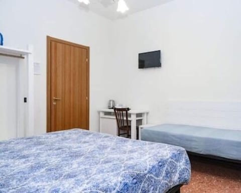 Economy Triple Room | Desk, free WiFi