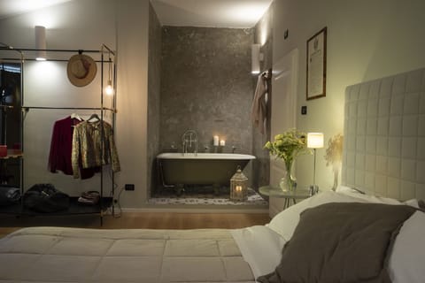 Suite, Terrace | Deep soaking bathtub