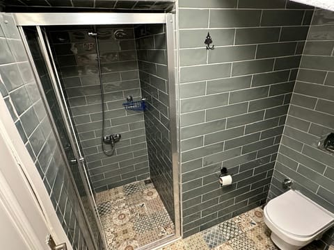 Standard Room | Bathroom